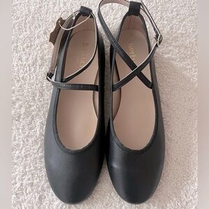 Women's Black Leather Ballet Flats.